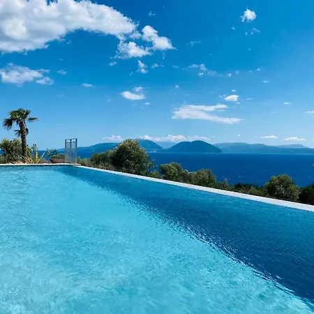 Vila Pinea - Newly Built Modern Few Minutes From The - *