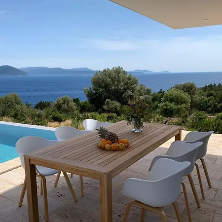 Pinea - Newly Built Modern Few Minutes From The -