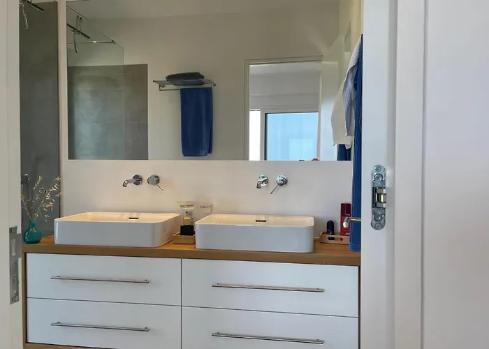 Villa Pinea - Newly Built Modern Few Minutes From The -